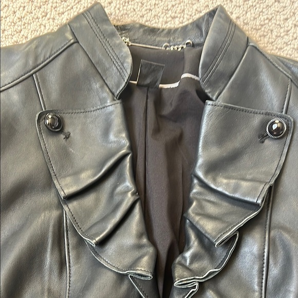 Elegant Black Women's Leather Jacket - Picture 4 of 10